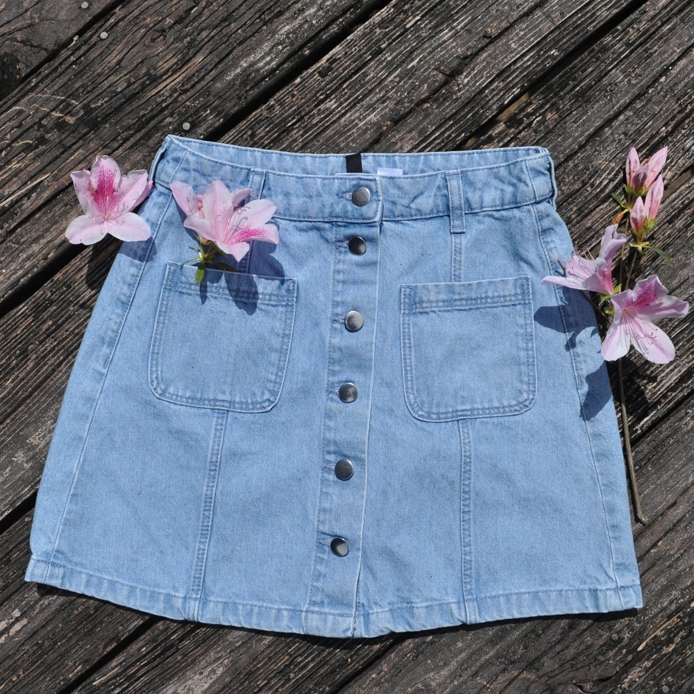 H&M High-waisted Denim Skirt Light Wash-Size 4